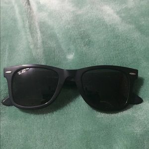 Black Wayfarer Raybans